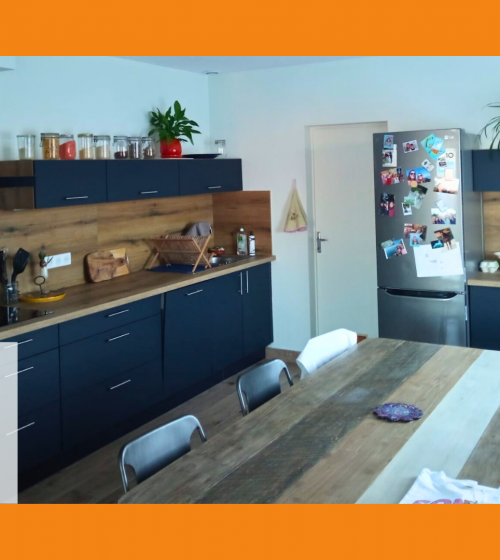 Nouvelle cuisine à Ste Bazeille : design bois et noir, implantation pratique et esthétique, rénovation signée La Maison Des Travaux Marmande.