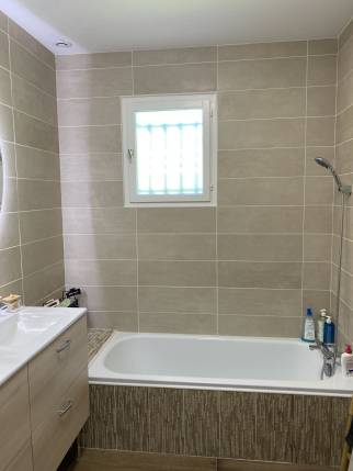 Baignoire rénovée dans une salle de bain rénovée - Montauban 82000