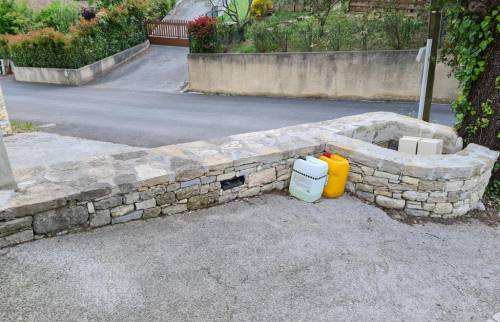 Création de murs en pierre