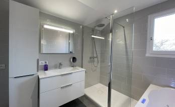 vue d'ensemble de la nouvelle salle de bain