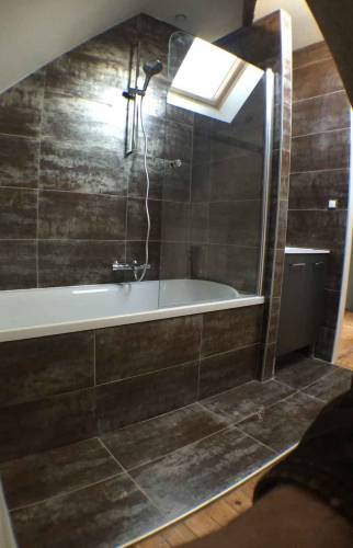 Salle de bain installée dans les combles