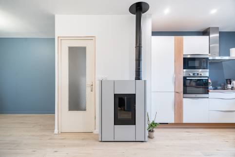Installation d'un poêle à granules, maison située à Albigny Sur Saône