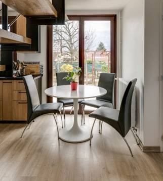 Rénovation de maison avec nouveau revêtement de sol stratifié - Morzine 74110