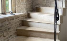 escalier intérieur en pierre de Gascogne