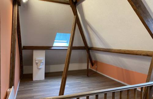 Un espace de jeux ouvert pour les petits enfants 