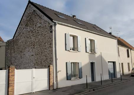 Maison après travaux de ravalement de façade et remplacement de menuiseries - Fontenay-Trésigny 77610