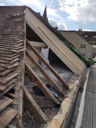 Dégagement de charpente avant travaux d'isolation thermique par l'extérieur de toiture - Brie-Comte-Robert 77170