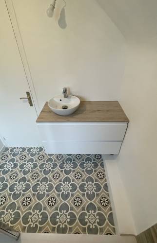 Salle de Bain Rénovée : Zone Bien-Être Contemporaine