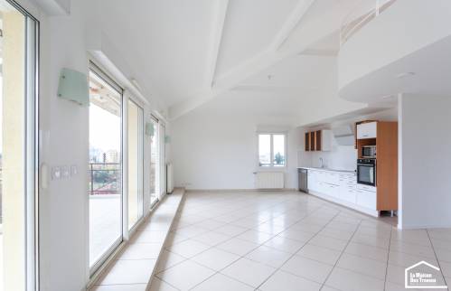 Rénovation complète de cet appartement en style blanc épuré, Champagne au Mont D'Or