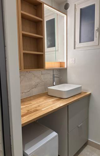 Salle de bain rénovée à Paris 17 , conservation du carrelage Bourgogne