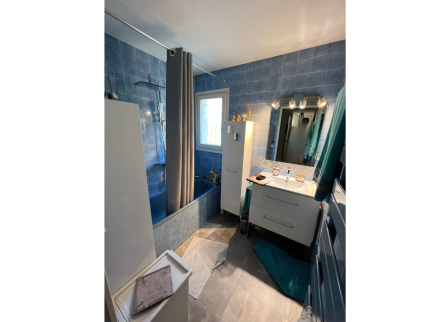 Salle de bain avant travaux quartier Boulouris