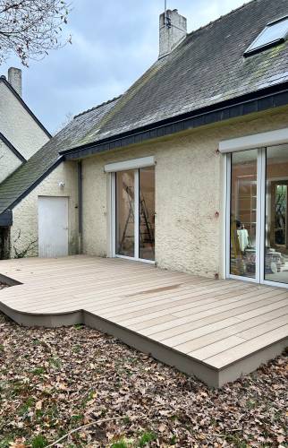 Terrasse terminée vue 1 - Aménagement extérieur moderne et fonctionnel