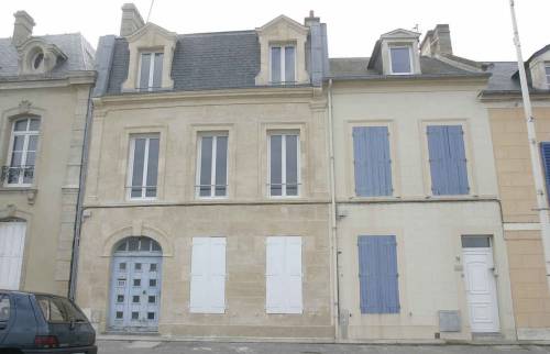 Restauration de façade (en pierre de taille) à Luc sur Mer (côte de Nacre, proche Ouistreham)