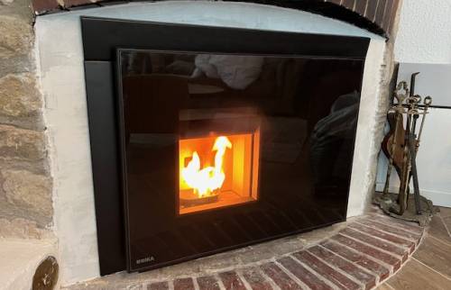 Insert à granulés dans une cheminée à Deauville