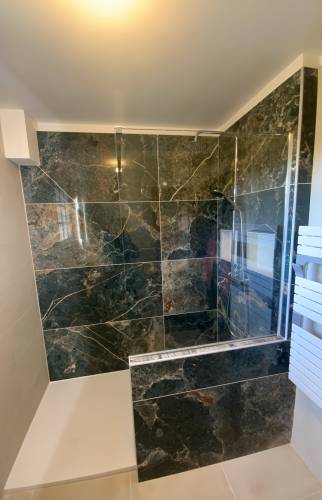 Douche design noire La Maison Des Travaux Alès