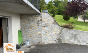 La Maison des Travaux Moûtiers, façade parement pierre montagne, mur extérieur esthétique, solution courtier en travaux, mur pierre rénovation