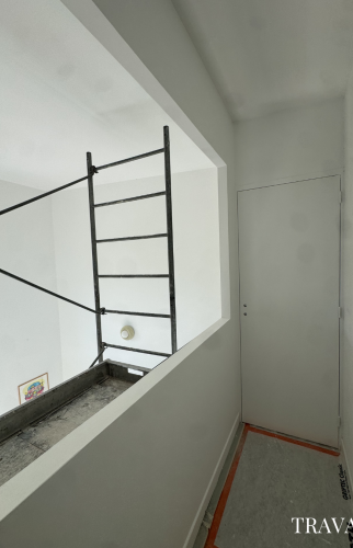Travaux de menuiserie sur la mezzanine