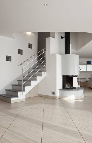 Installation d'une cheminée dans un salon 