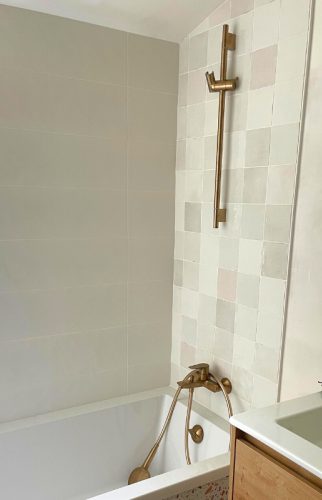 Rénovation d'une salle de bain au Bignon - grands carreaux et zellige