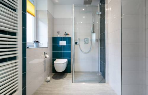 salle de bain design et lumineuse