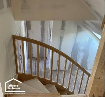 Escalier pour accès bureau à Damgan