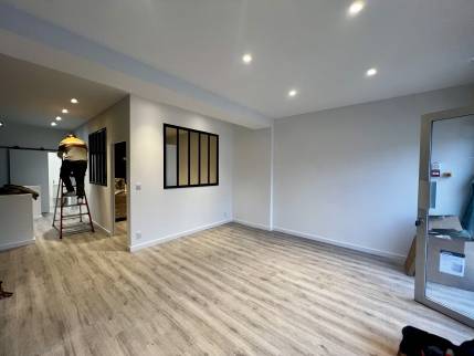 Réfection d'une agence commerciale à Fréjus