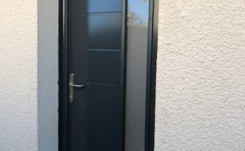 Installation d'une porte d'entrée à Deauville