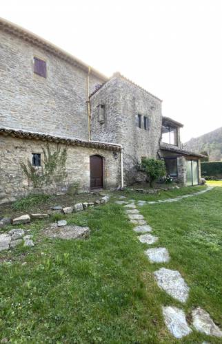 Gouttières en PVC côté jardin