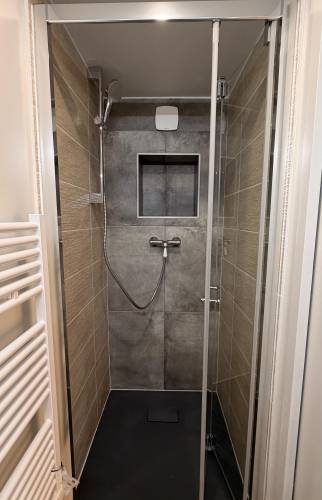 Création d’une salle de bain dans un studio rénové à paris