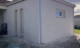 Nouvelle extension de maison en maçonnerie et génoise d'avant-toit - Ourches 26120