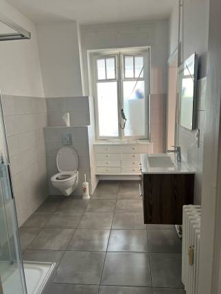 salle de bain blanche rénové