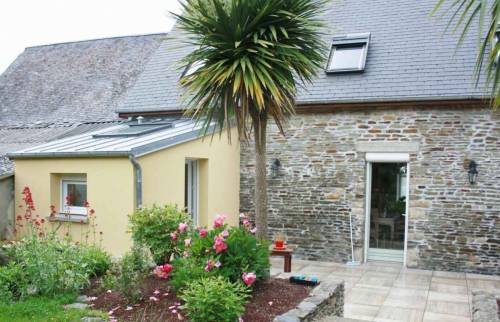 Extension d'une maison et aménagement d'une terrasse à Pontorson