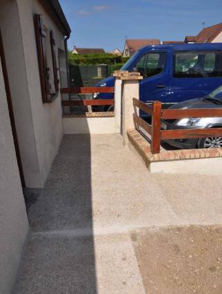 Création d'une allée d'accès PMR en béton désactivé - Verneuil l'Etang 77390