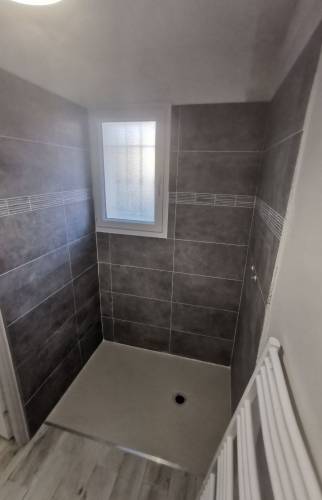 Rénovation en cours chantier salle d'eau après fuite (13000)