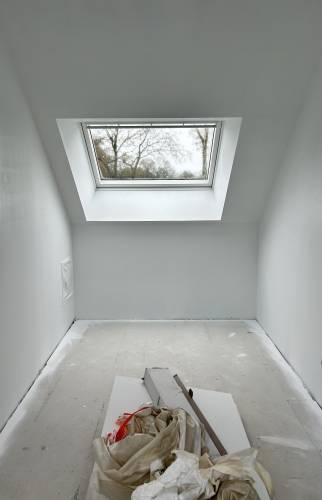 Travaux de finition – Pose du sol, peinture, et menuiseries