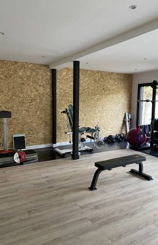 Création d'une salle de sport adaptée à la rééducation 