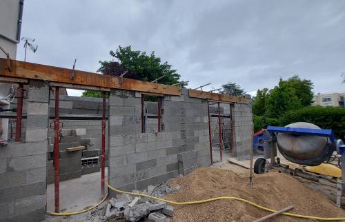 Travaux de maçonnerie en cours