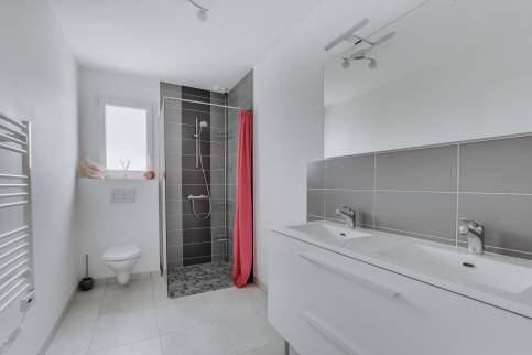 Rénovation de maison avec nouvelle salle de bain rénovée - La Motte 83