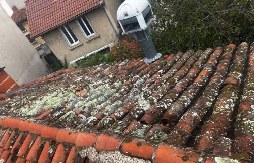 Réflexion de toiture dans l'hyper-centre de Montbrison ( 42147 )