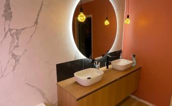 Meuble double vasque en bois, miroir rond rétroéclairé à Riedisheim