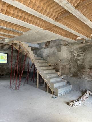 Travaux de construction d'un escalier intérieur en béton - Alixan 26300
