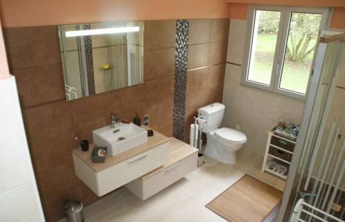Salle d'eau finie côté meuble vasque