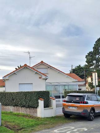 Maison avec nouvelle toiture rénovée - Préfailles 44770