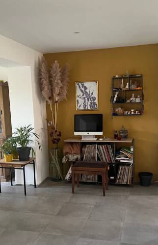 Séjour aménagé après travaux