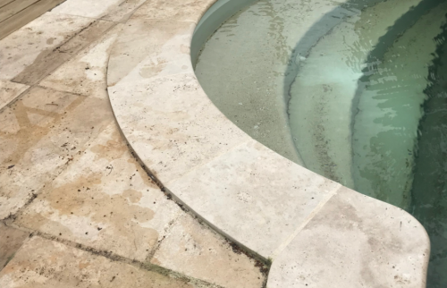 construction piscine travertin 