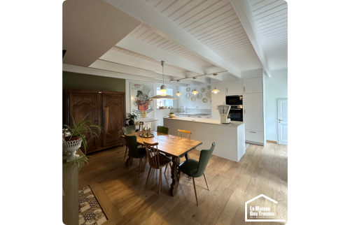 Une rénovation sur mesure entre respect de l'ancien et design moderne à Coutances 50200