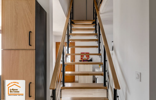 escalier sur-mesure Sallanches, escalier bois métal design, artisan escalier Chamonix, rénovation duplex Sallanches, garde-corps moderne