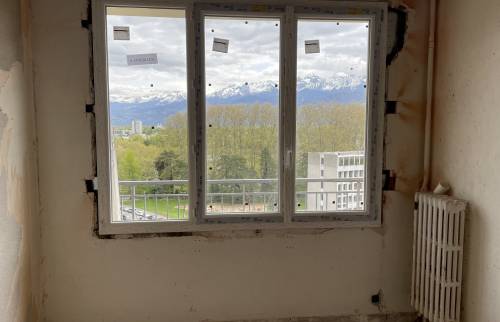 aménagement d’une pièce de vie avec bureau