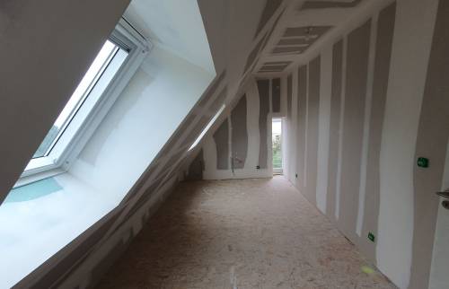 Peinture et finitions pour l’embellissement des combles