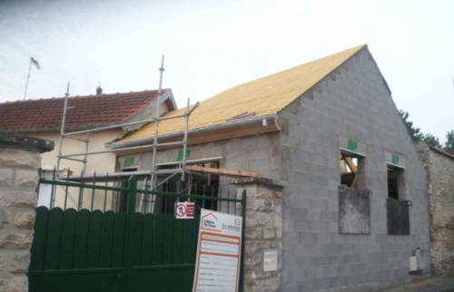 Travaux d'extension de la maison en cours